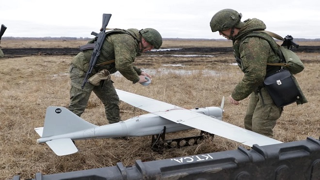 Binh sĩ Nga sử dụng mẫu UAV Orlan.