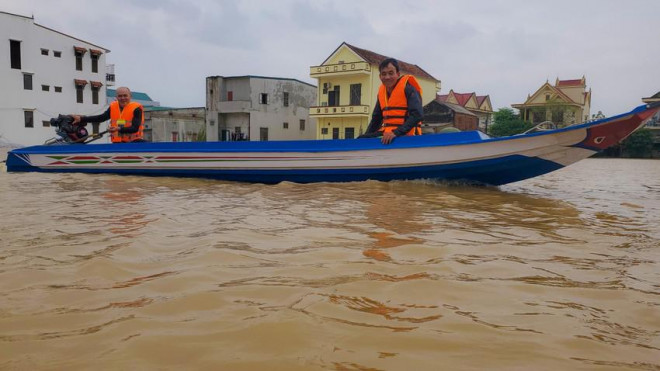 Theo người dân huyện Lệ Thuỷ thì đây là đợt lũ vừa phải, không phải lũ lớn như mọi năm. Ảnh: BT