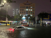 Tin tức trong ngày - Hàng loạt ô tô chết máy chìm trong nước ở Đà Nẵng có được bồi thường?