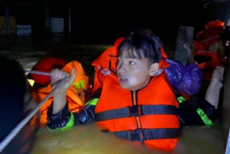 48 giờ vật lộn trong nước lũ tại Thừa Thiên – Huế