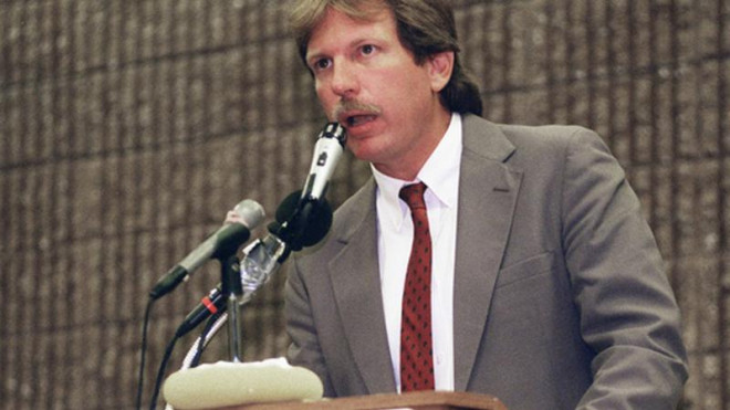 Phóng viên Gary Webb của tờ San Jose Mercury News, người đã viết loạt bài tố cáo CIA dính líu ma túy ở Trung Mỹ.&nbsp;Ảnh nguồn: KCRW.