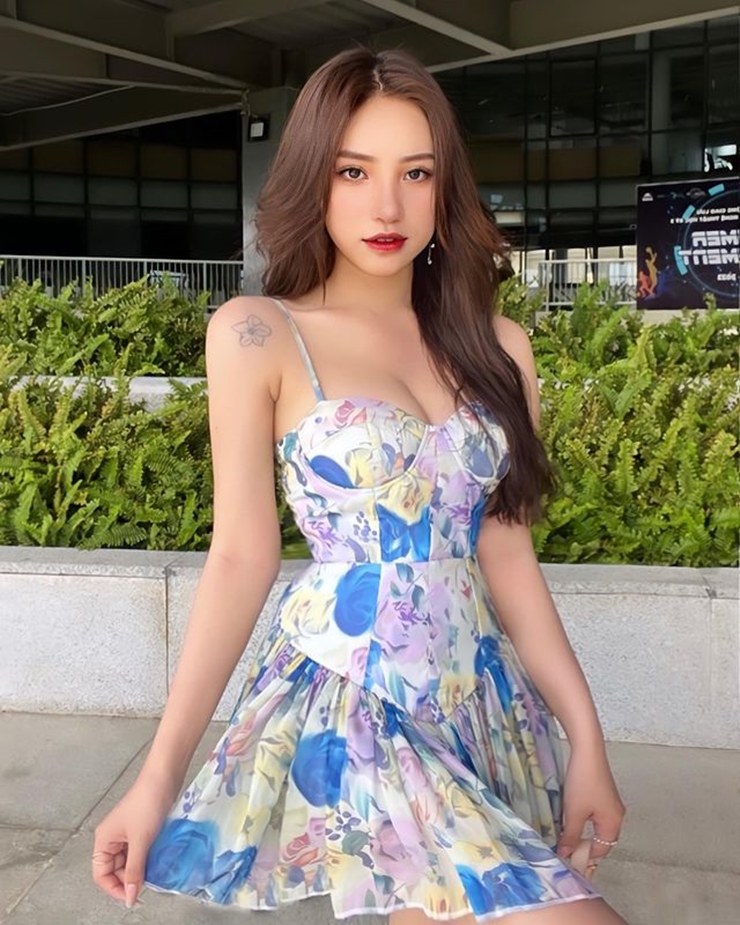 Nguyễn Vân Anh sinh năm 2001 tại TP. Hồ Chí Minh. Cô được chú ý trên mạng xã hội nhờ ngoại hình xinh đẹp cùng vóc dáng cân đối.
