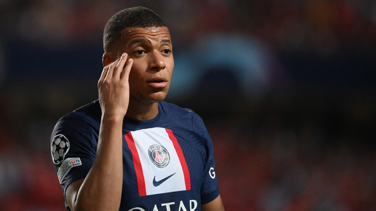 Mbappe đã lên tiếng phủ nhận chuyện ra đi nhưng vẫn bị la ó