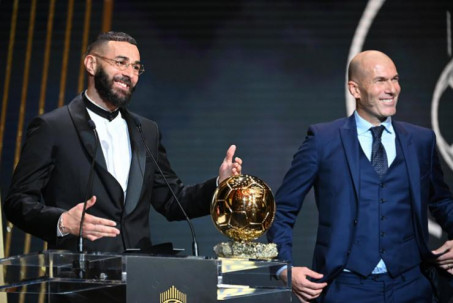 Benzema đoạt Quả bóng vàng 2022, nói gì trong giây phút lịch sử?
