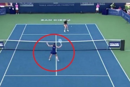 "Nữ hoàng" tennis giở trò khó chấp nhận để thắng trận, phải xin lỗi đối thủ