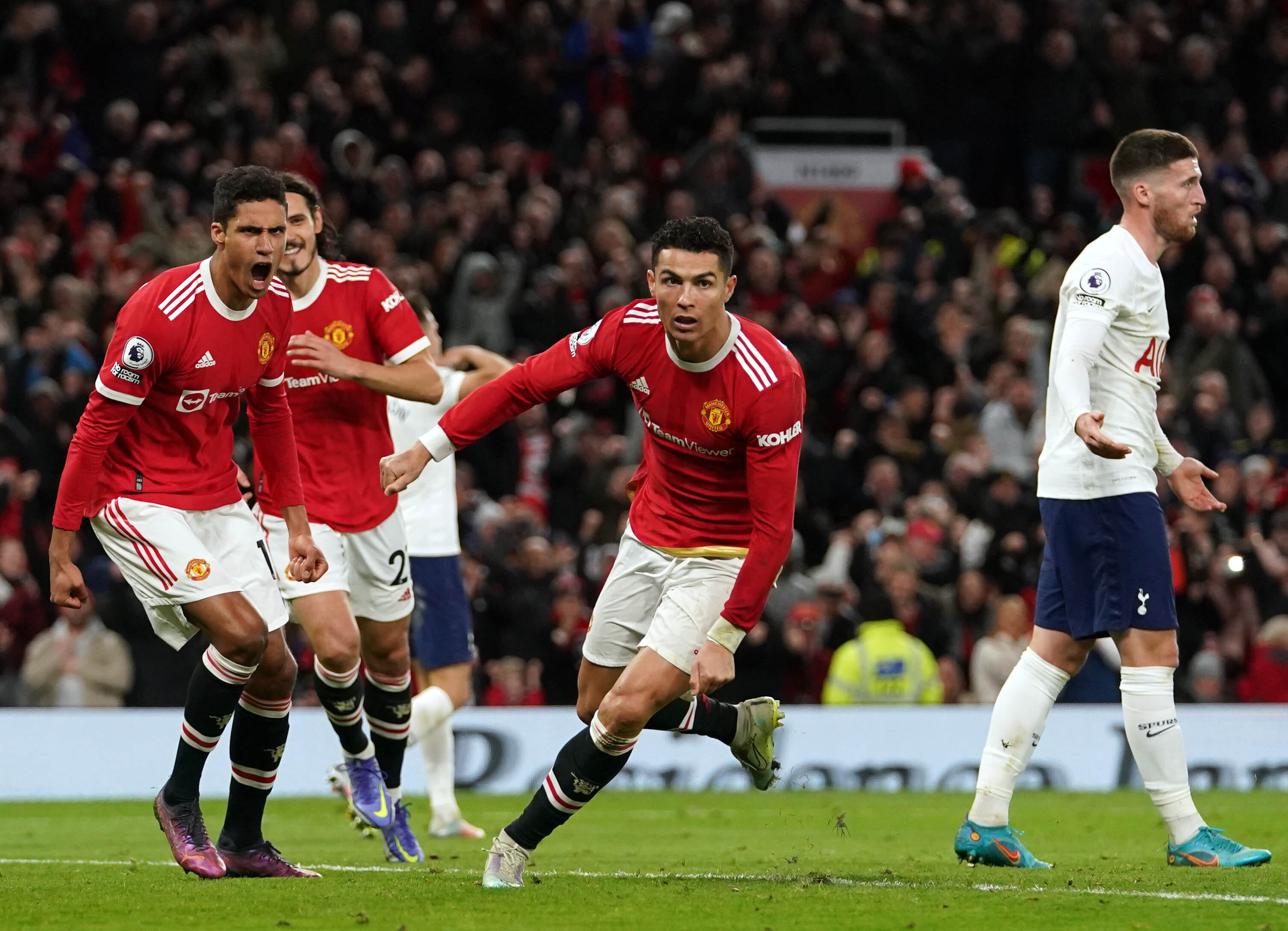 Ronaldo đã ghi tới 4 bàn thắng khi MU đấu Tottenham ở giải Ngoại hạng Anh mùa trước