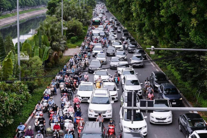 Hà Nội mong muốn đề án thu phí ô tô vào nội đô sẽ giảm được tình trạng ùn tắc giao thông đang ngày càng gia tăng. Ảnh: Phi Hùng