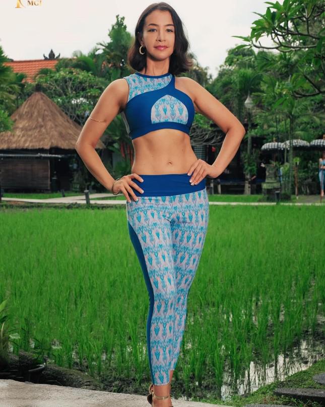 Deria Koc thi áo tắm ở Miss Grand International 2022. Ảnh: MGI.