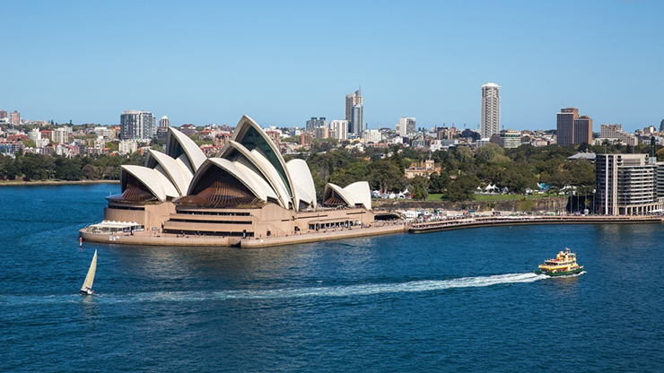 Sydney, Úc: Chi phí đến thăm Sydney đã tăng lên trong những năm gần đây. Giá phòng trung bình vào khoảng 224,68 USD (hơn 5,5 triệu đồng)&nbsp;mỗi đêm và bạn có thể chi tiêu tổng cộng ít nhất 100 USD (gần 2,5 triệu đồng)&nbsp;một ngày cho các bữa ăn, nhưng nhiều du khách chấp nhận mức giá này để được chiêm ngưỡng nhà hát Opera, cầu cảng và nhiều cảnh quan tuyệt vời khác.
