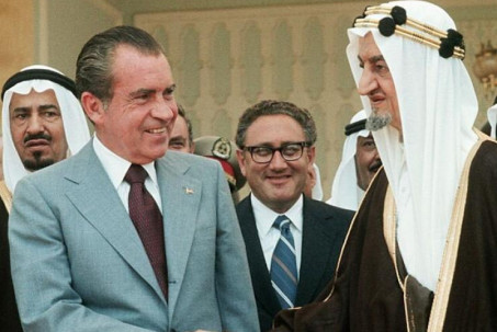 Ả Rập Saudi từng cấm vận dầu mỏ khiến Mỹ và phương Tây điêu đứng ra sao?