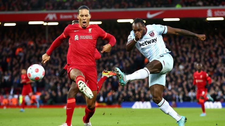 Van Dijk khiến hàng công West Ham "tắt điện"