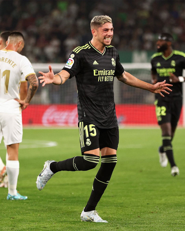 Federico Valverde sớm mở tỷ số cho Real Madrid trên sân của Elche