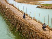 Du lịch - Cây cầu dài 1km, làm từ 50.000 cây tre, được xây dựng lại hằng năm