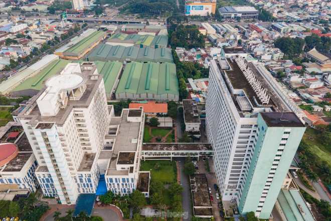 Trong thời gian hoạt động theo mô hình công tư, đã có những vấn đề đặt ra đó là sự bất hợp lý khi khu vực dịch vụ lại sử dụng máy móc thiết bị và nhân lực của bệnh viện công. Tháng 4/2021, khu B - Bệnh viện Đa khoa Đồng Nai tách thành Bệnh viện Đa khoa Đồng Nai 2, trong đó Bệnh viện Đa khoa Đồng Nai giữ một phần vốn nhà nước.