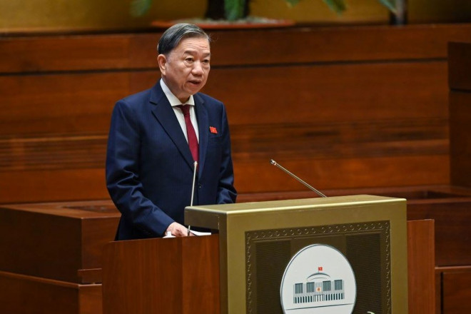 Bộ trưởng Bộ Công an Tô Lâm trình bày dự thảo trước Quốc hội. Ảnh: Phạm Thắng