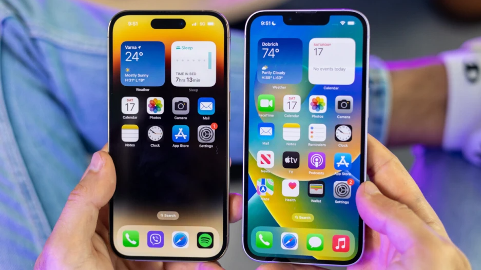 iPhone 14 Pro Max (trái) và iPhone 14 Plus (phải).