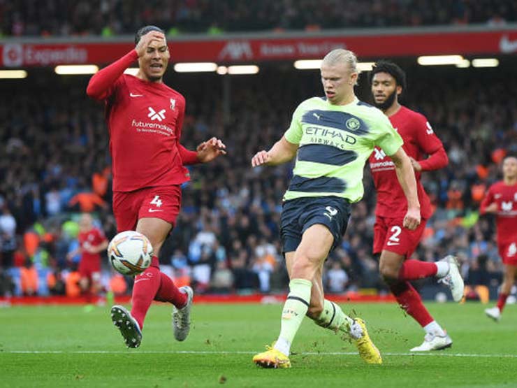 Van Dijk hé lộ bí quyết ”bắt chết” Haaland, bố SAO Man City cảnh báo fan