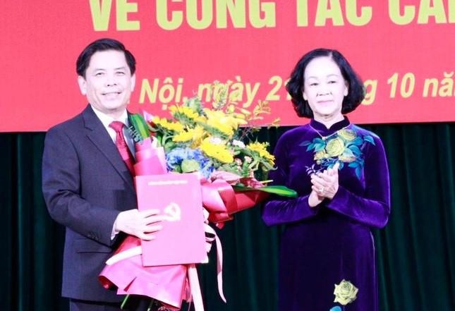 Ông Nguyễn Văn Thể nhận quyết định làm Bí thư Đảng ủy Khối các cơ quan Trung ương