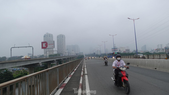 TP.HCM chìm trong sương mù, nhiều tòa nhà cao tầng &#34;mất hút&#34; - 10