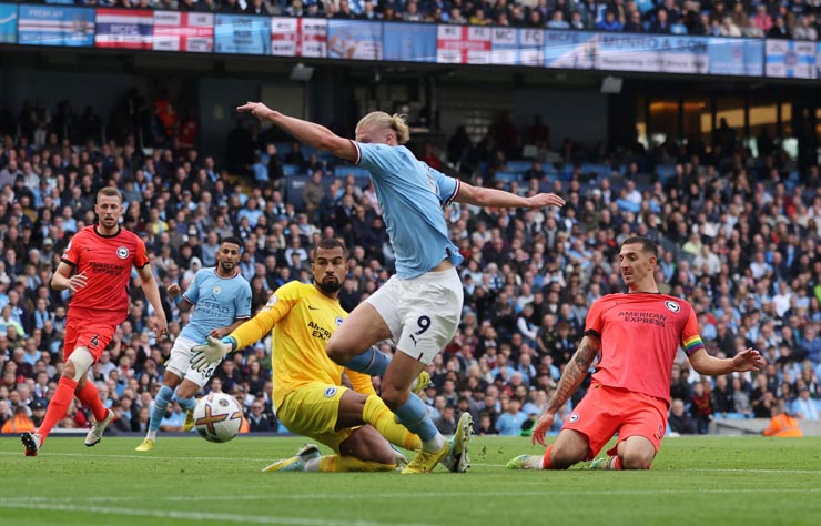 Haalang tỏa sáng rực rỡ trong màu áo Man City