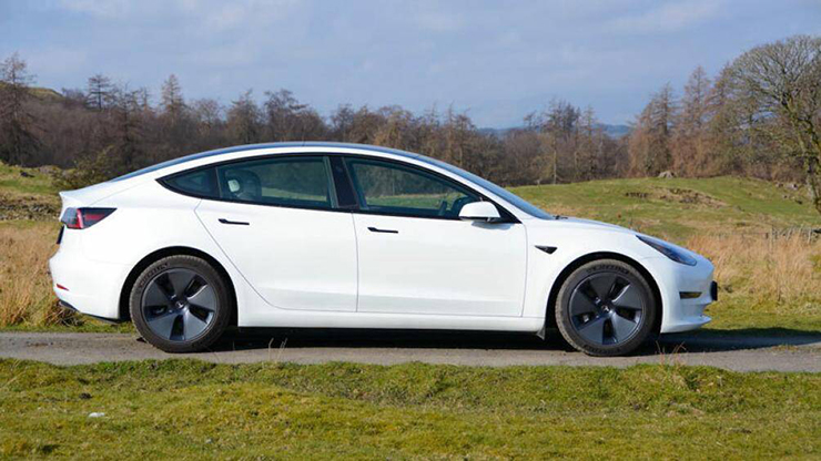 3. Tesla Model 3 (doanh số: 395 nghìn chiếc)
