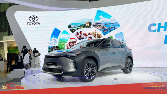 Ô tô điện Toyota bZ4X xuất hiện tại VMS 2022