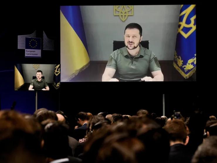 Hội nghị Tái thiết Ukraine: Ông Zelensky phàn nàn Kiev ”chưa nhận được xu nào”