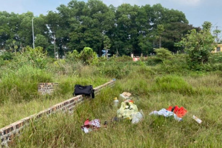 Thi thể bé gái sơ sinh được phát hiện ở nghĩa trang giữa cánh đồng