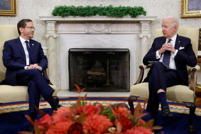 Tổng thống Mỹ Joe Biden và người đồng cấp Israel Isaac Herzog hội đàm hôm 26-10. Ảnh: Reuters