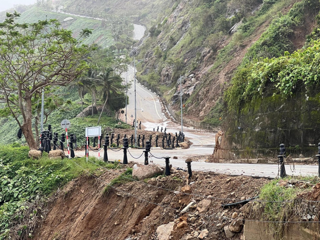 Theo Phó trưởng Ban Quản lý bán đảo Sơn Trà và các bãi biển du lịch Đà Nẵng, điểm sạt lở trên tuyến đường nhánh Suối Đá, UBND quận Sơn Trà đã được xử lý, hiện các phương tiện được phép lưu thông.