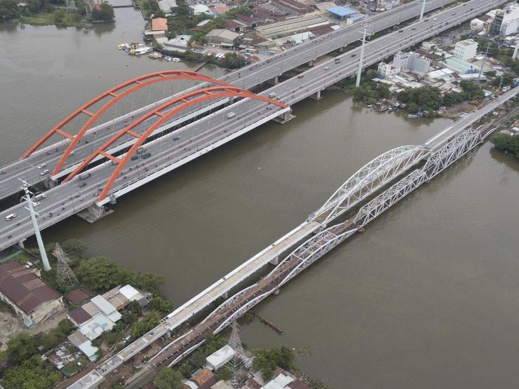 Tận thấy nhịp cầu quay nguyên khối trên cây cầu đầu tiên Bắc qua sông Sài Gòn