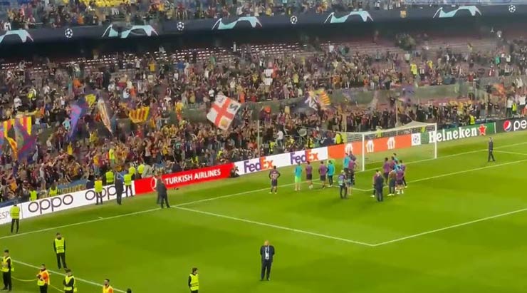 Tin mới bóng đá trưa 27/10: Fan Barca động viên cầu thủ đội nhà sau khi bị loại