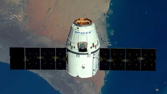 Vệ tinh của SpaceX ngoài không gian (ảnh: Reuters)