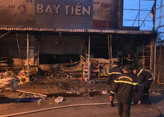 Cháy cửa hàng bách hóa ở Đồng Tháp, 3 người tử vong - 1