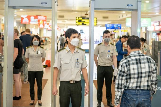 &#34;Cầm nhầm&#34; đồng hồ ở Nội Bài, bay vào Tân Sơn Nhất vẫn không thoát - 3