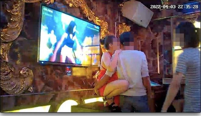 Karaoke không lành mạnh luôn tiềm ẩn những nguy cơ "tội lỗi"