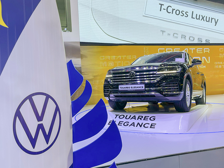 Cận cảnh bộ đôi SUV Volkswagen Touareg có giá bán từ 3 tỷ đồng tại VMS 2022