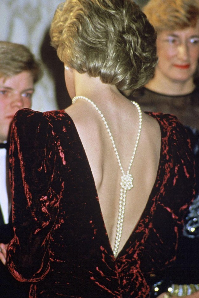 Phong cách thời trang tinh tế của Công nương Diana vẫn tạo nguồn cảm hứng đến tận ngày nay - 4