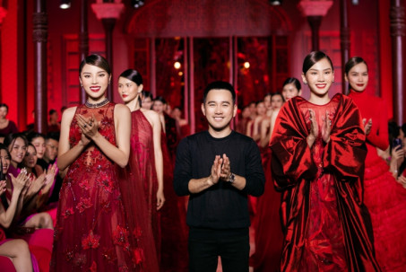 Hoa hậu Kỳ Duyên diện đầm xuyên thấu, thần thái sắc lạnh làm vedette cho Lê Thanh Hòa