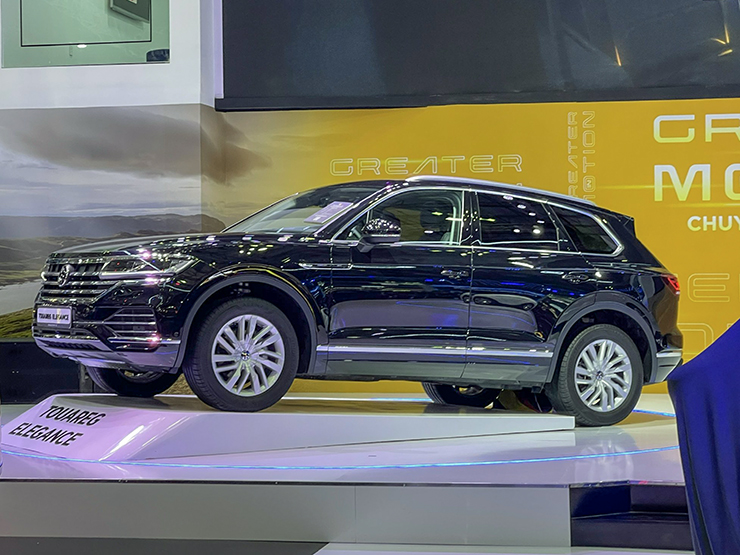 Cận cảnh bộ đôi SUV Volkswagen Touareg có giá bán từ 3 tỷ đồng tại VMS 2022 - 3