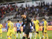 Bóng đá - Tranh cãi &quot;PSG Việt Nam&quot; bị thổi oan penalty, thực hư sao HAGL nói trọng tài sai