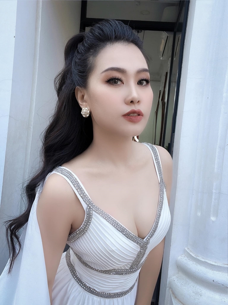 Lê Hà Phương sinh năm 1988. Cô đang là giảng viên tại Đại học Vinh, Nghệ An.&nbsp;
