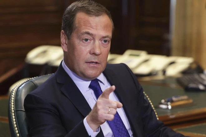 Ông Medvedev nói rằng tỷ phú Elon Musk nên ngừng cung cấp dịch vụ Starlink ở Ukraine.