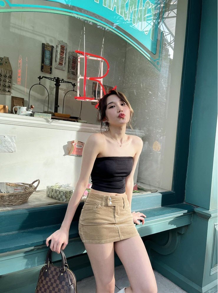 Ngắm nữ streamer Mina Young khoe vai trần cực mê - 2