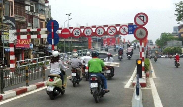 Đi xe đạp vào đường cao tốc bị phạt từ 400.000 tới 600.000 đồng - 1