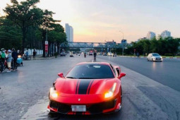 Siêu xe Ferrari va chạm với xe máy, 1 người tử nạn