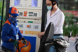 Giá xăng dầu hôm nay 1/11: Đồng loạt quay đầu giảm