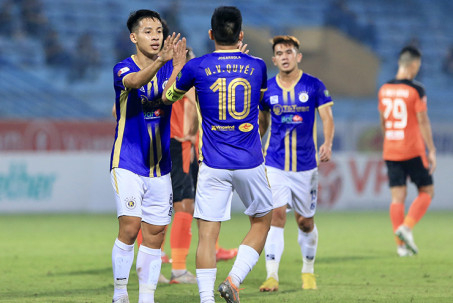 Hà Nội FC rộng đường vô địch làm trùm V-League, HLV khen ngợi Văn Quyết
