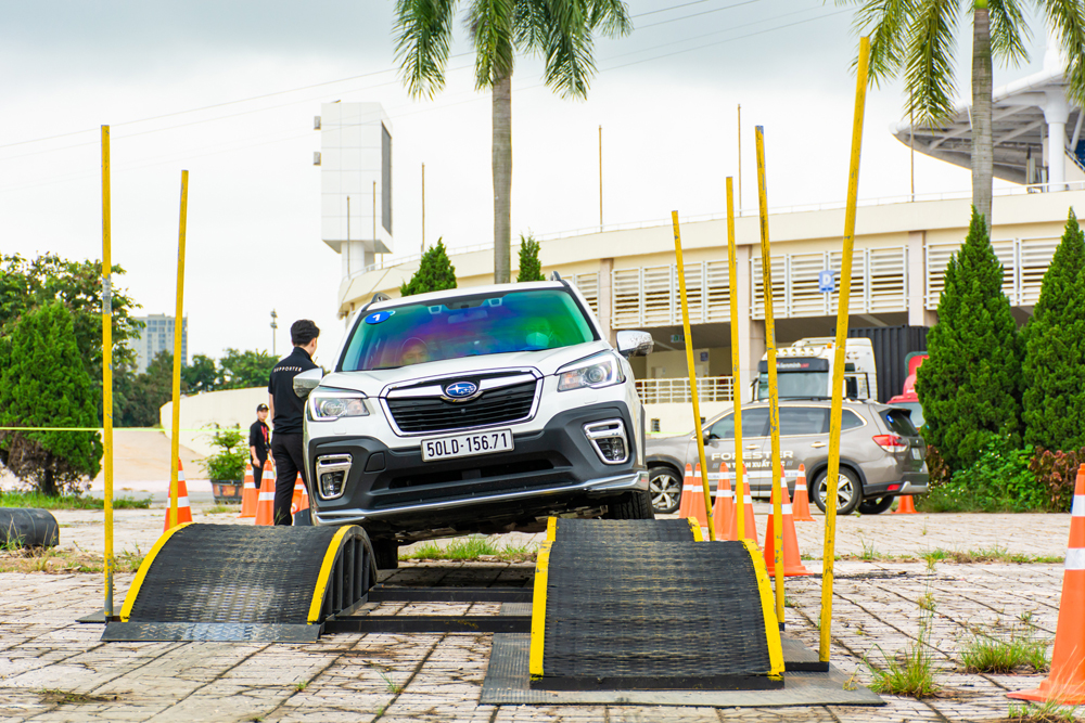 Bridgestone lần đầu tiên đồng hành trình diễn ô tô mạo hiểm Subaru Russ Swift Stunt Show - 4