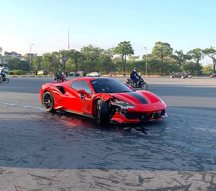 Chiếc Ferrari 488 gây tai nạn tại Mỹ Đình có giá bao nhiêu? - 1